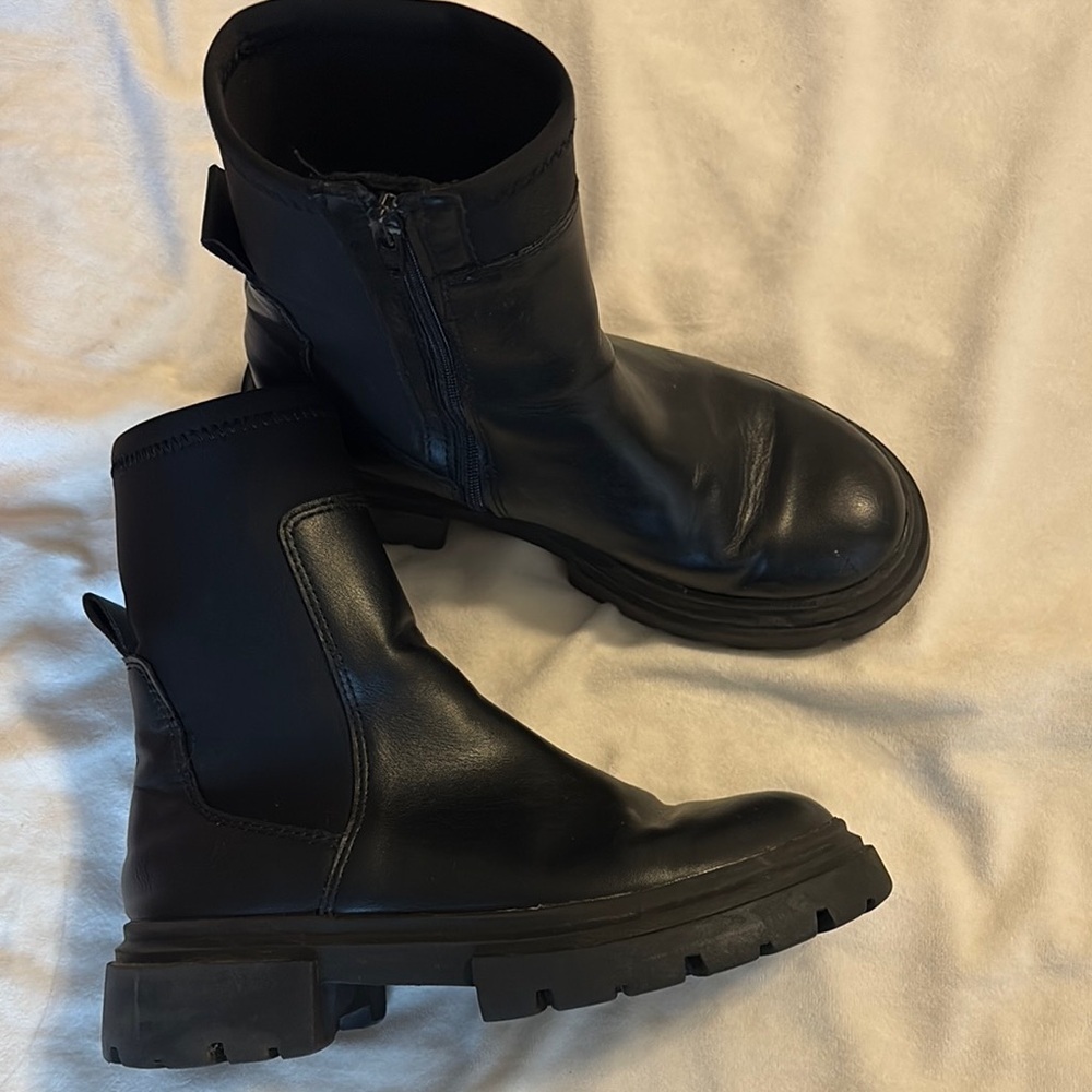 Zara girls Black dress Boots size 32